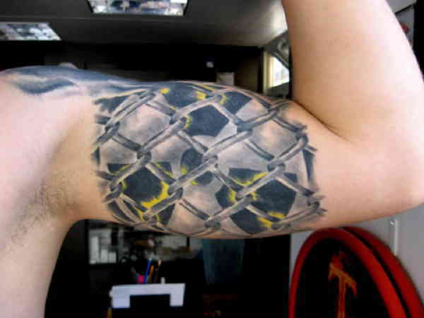 Tatouage de radiation sur le biceps