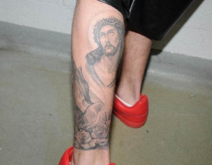 Tatouage sur sa jambe