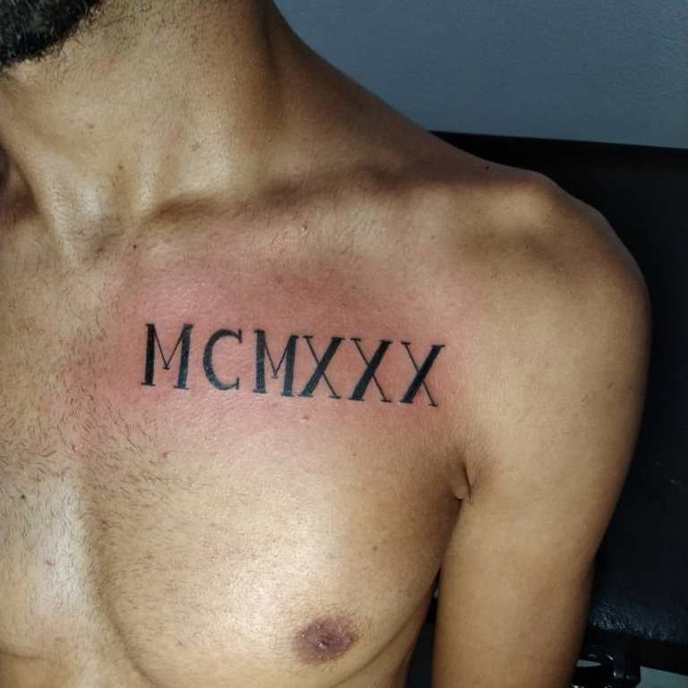 tatouage de chiffres romains