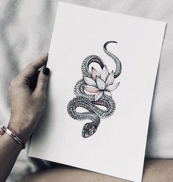 Un dessin pour un motif de tatouage de serpent que beaucoup de filles aiment.