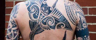 Tatouages de style polynésien