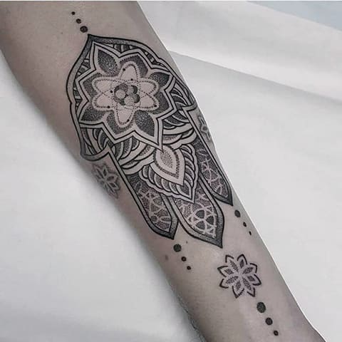 Tatouage de bras de Fatima pour fille