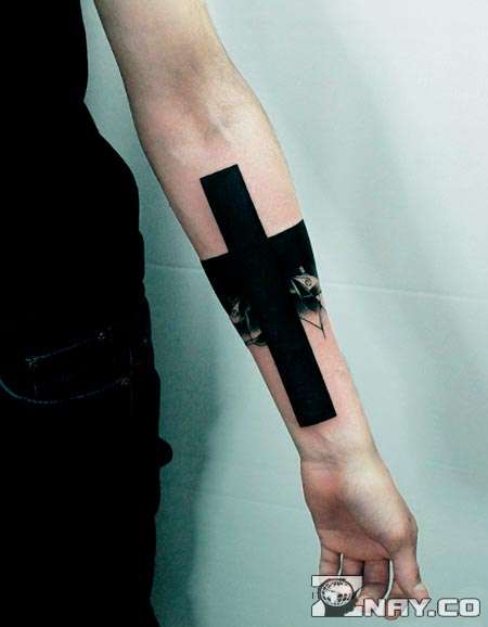 Tatoué à la main, noir