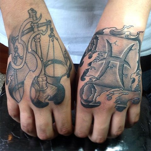 Poissons et Balance - tatouage sur la main