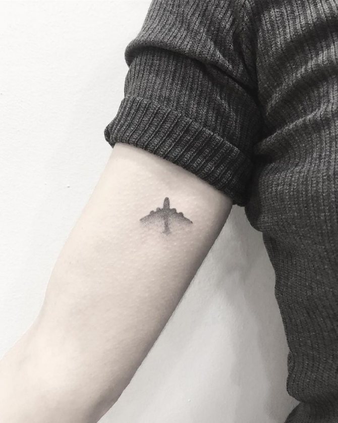 tatouage d'avion