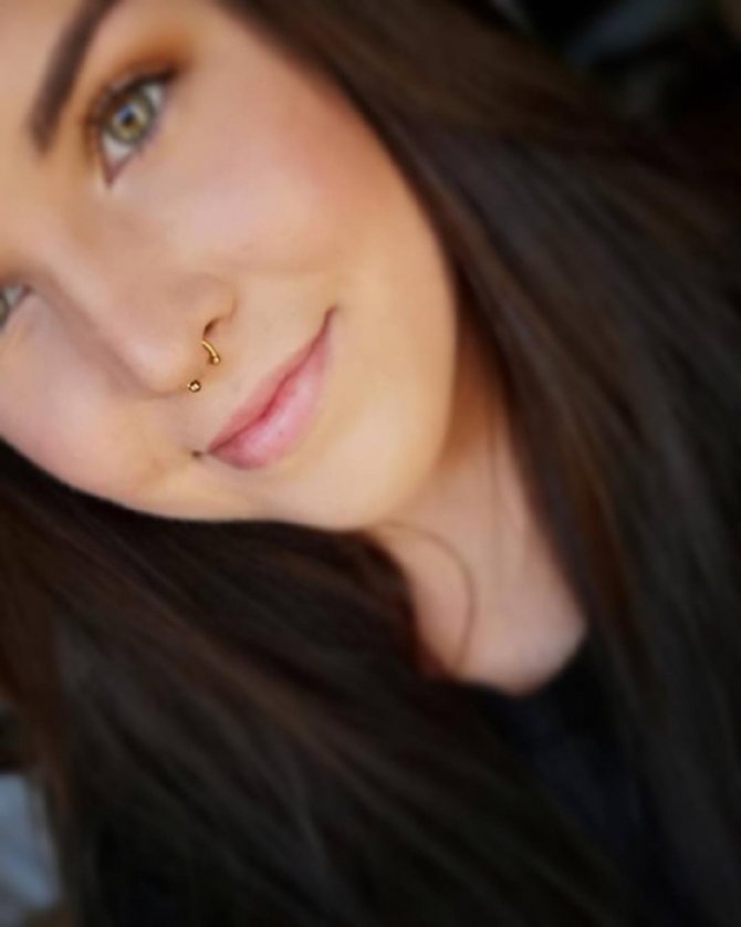 Perçage du septum - technique de perçage, choix des bagues, boucles d'oreilles et autres bijoux, photos amusantes de notre travail