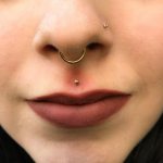 Piercing du septum - technique de perçage, comment choisir bagues, boucles d'oreilles et autres bijoux, photos amusantes