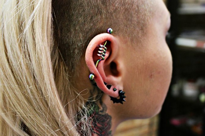 Une tige dans l'oreille. Photo de l'industriel, quel est le nom, combien de temps dure-t-il, où l'acheter, prix