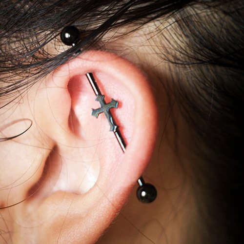 Un piercing à l'oreille. Photo industrielle, quel est le nom, combien de temps cela guérit-il, où acheter, prix