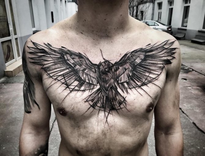 Symbolisme du tatouage avec un corbeau