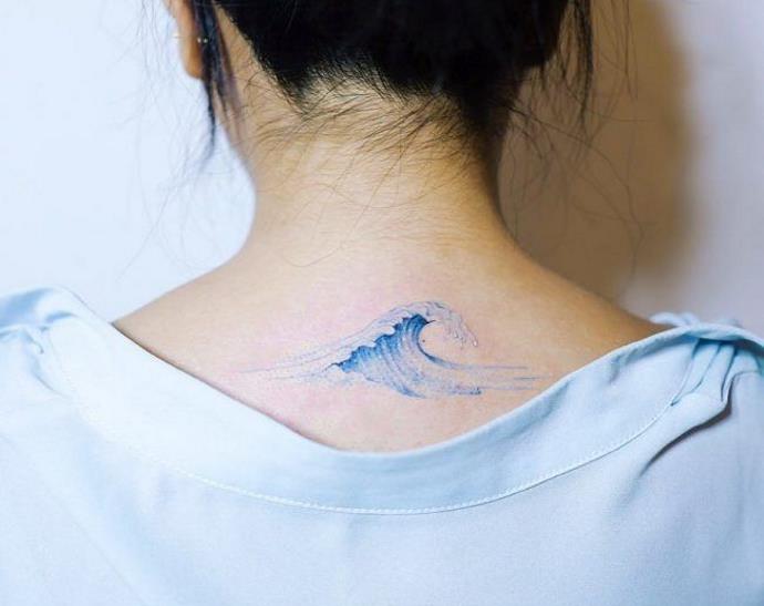mer bleue au dos