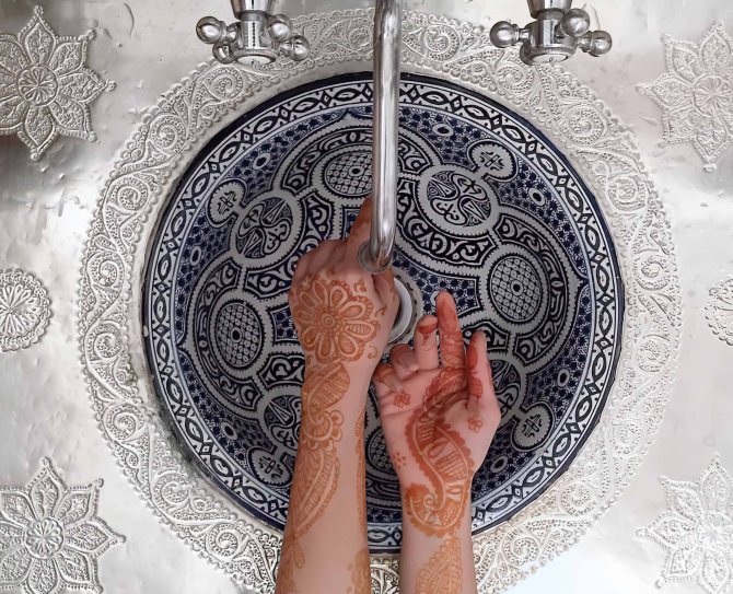 Combien de temps dure le mehendi sur les mains et les pieds ?