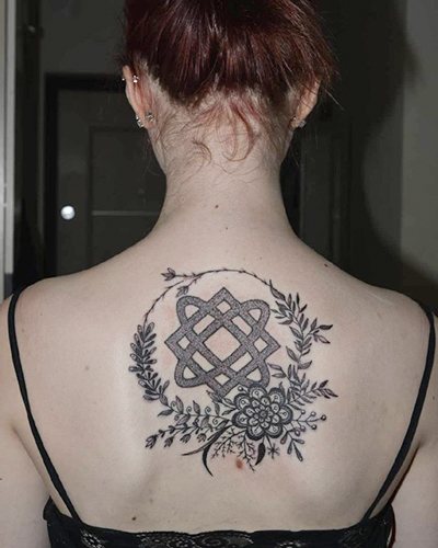 Ornements et motifs slaves pour les tatouages. Pochoirs, dessins pour filles, hommes. Photo