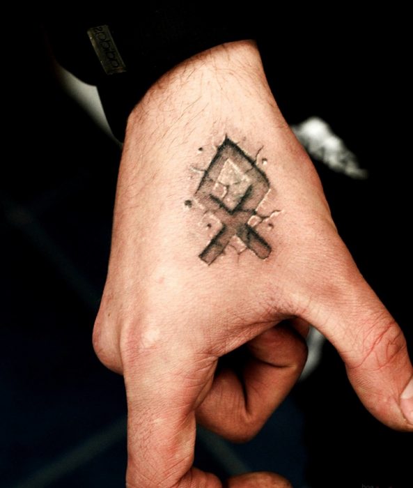 Tatouages slaves - Tatouage slave - Thèmes de tatouage slave - Amulettes slaves - Tatouages de tradition slave