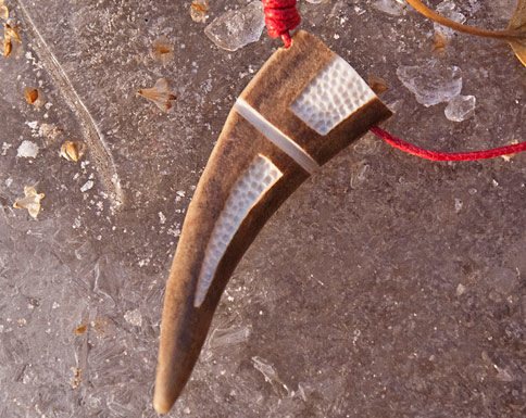 Le dieu slave Veles et 2 versions d'amulettes de Veles - la Patte d'ours et la Patte de loup