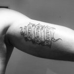 Tatouage en latin pour les courageux