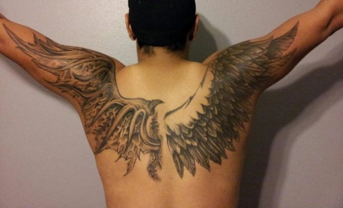 Tatouage d'aile mixte de tout le monde