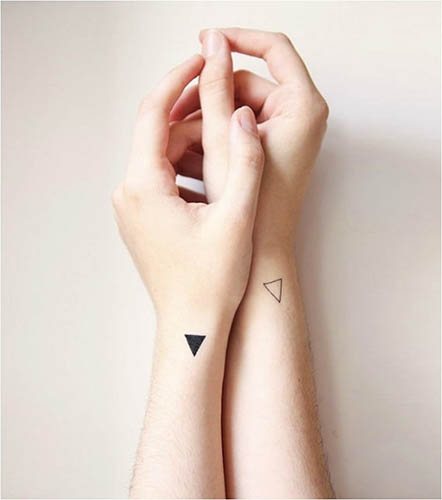Tatouages modernes pour filles sur le bras. Croquis, sens, photos