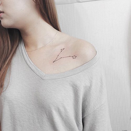 Le tatouage de la constellation des Poissons. Photo, signification, croquis sur le bras, la clavicule, les côtes, le cou