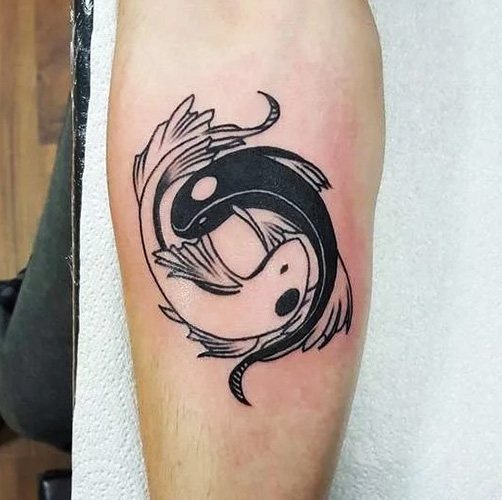 Le tatouage de la constellation des Poissons. Photo, signification, croquis sur le bras, la clavicule, les côtes, le cou