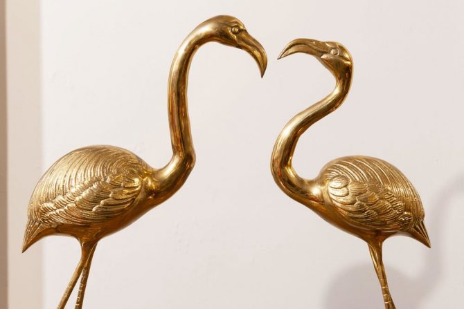 figurine de deux flamants roses