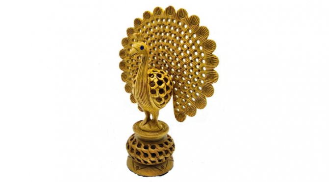Statue d'un paon