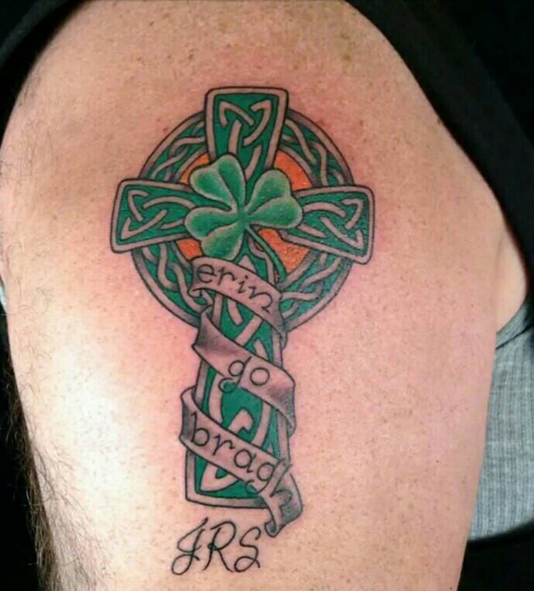 Une croix stylisée avec l'inscription