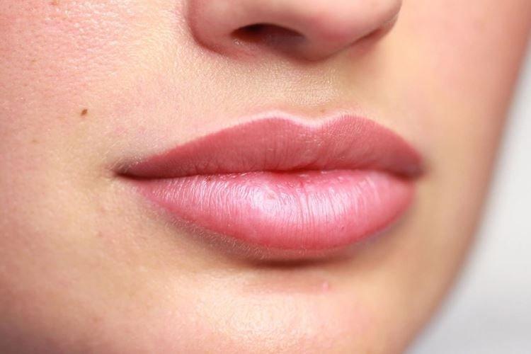 Light Kial - Techniques de maquillage permanent des lèvres