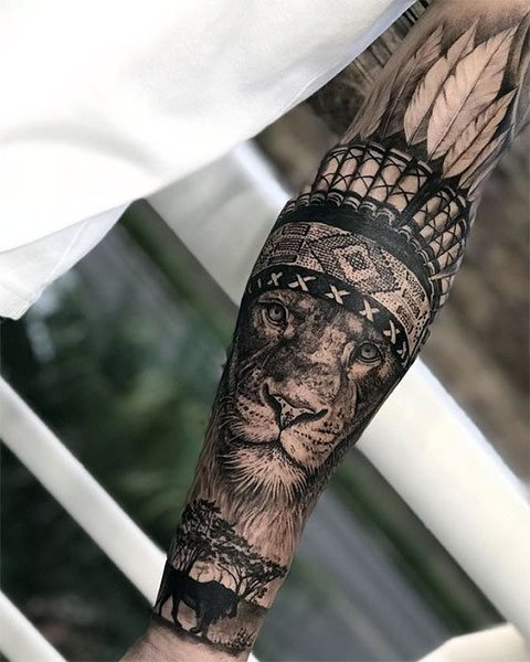 Tatouage de lion pour hommes à la main