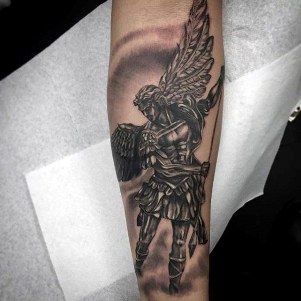 tatouage ange gardien sur la main
