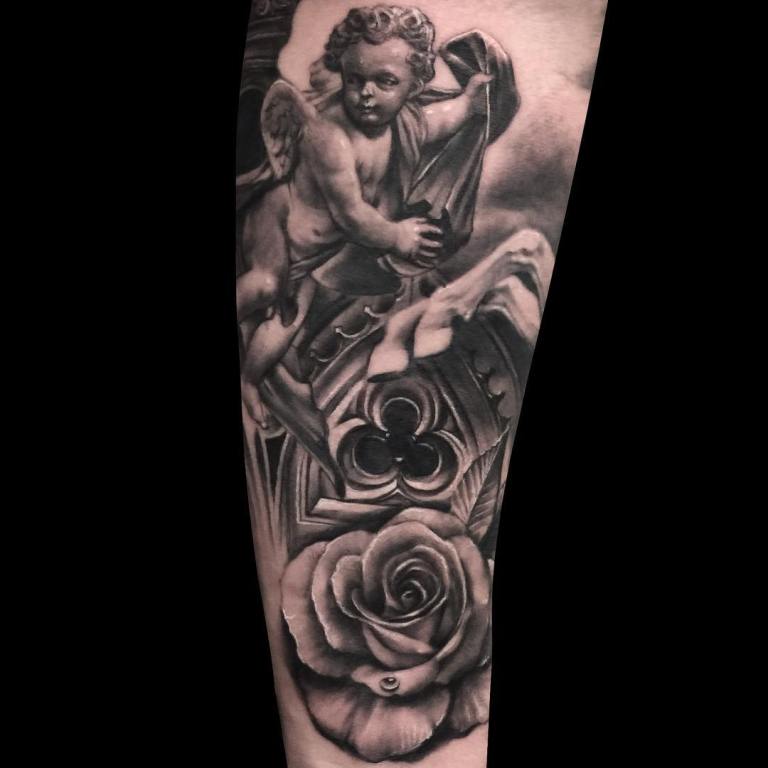 Tatouage ange et roses
