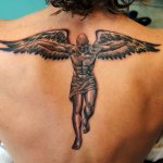 Tatouage d'ange pour les hommes