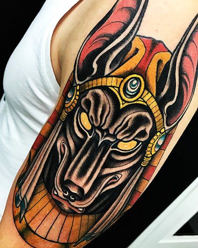 Tatouage d'Anubis, le dieu de l'Égypte. Signification, motifs, photo-tatouages pour hommes et femmes