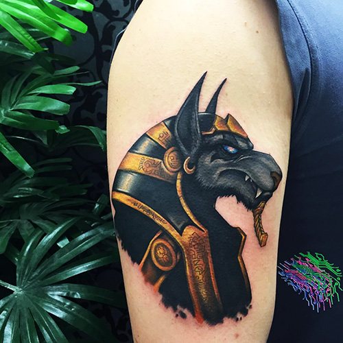 Tatouage d'Anubis, le dieu de l'Égypte. Signification, motifs, photo-tatouages pour hommes et femmes