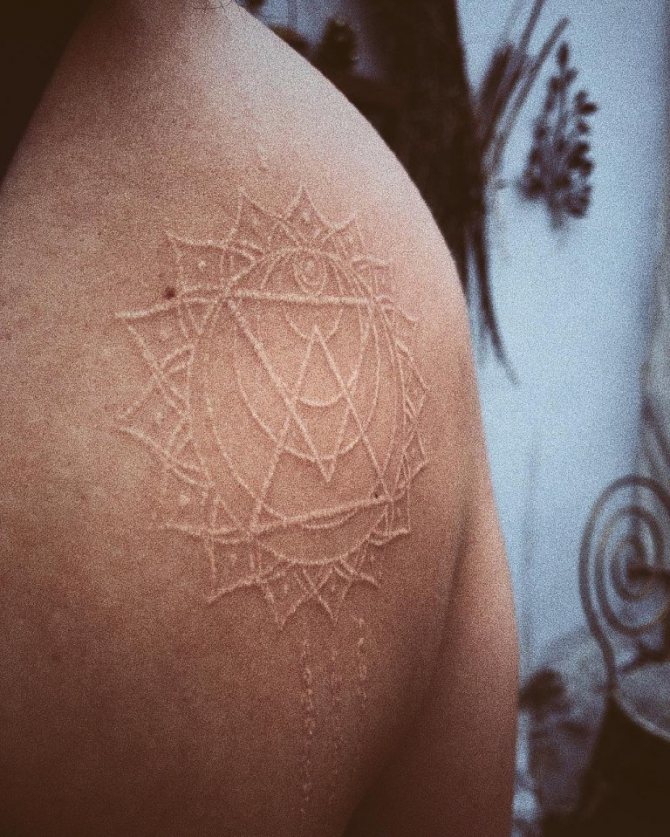 tatouage blanc