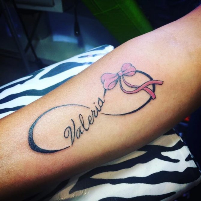 tatouage infini sur la main