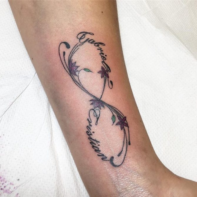 tatouage infini sur la main