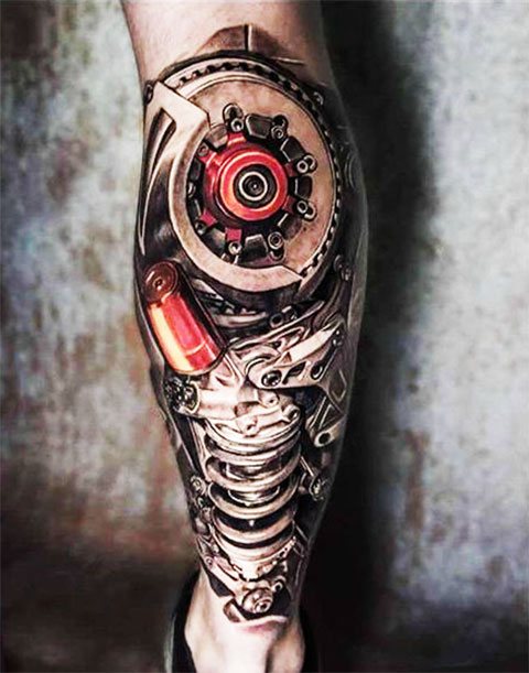 Biomécanique du tatouage sur la jambe d'un homme