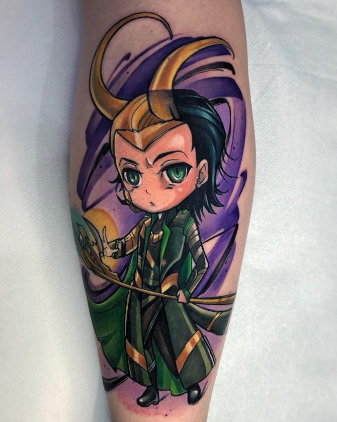 Tatouage du dieu Loki sur sa jambe