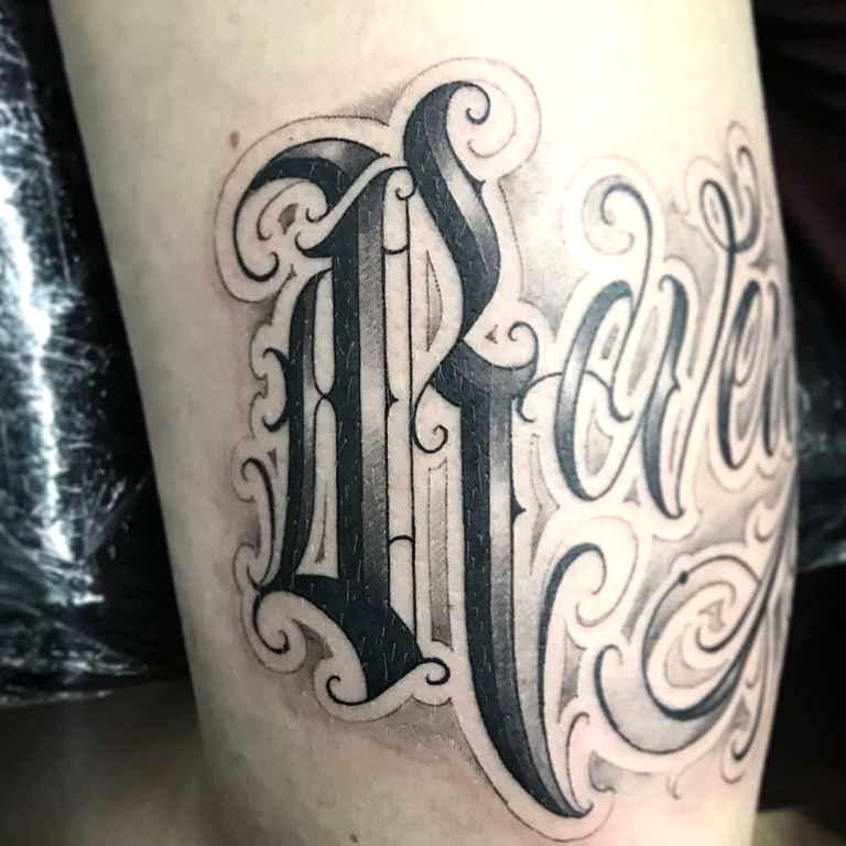 Tatouage de la lettre S