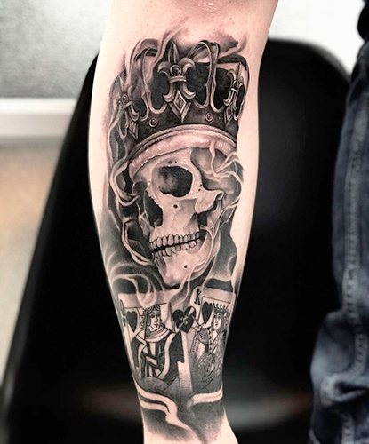 Tatouage du crâne. Ce que cela signifie pour les hommes, les filles, les croquis sur la main, le bras, l'épaule, l'avant-bras