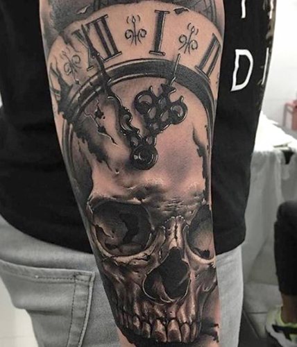 Tatouage du crâne. Ce que cela signifie pour les hommes, les filles, les croquis sur la main, le bras, l'épaule, l'avant-bras