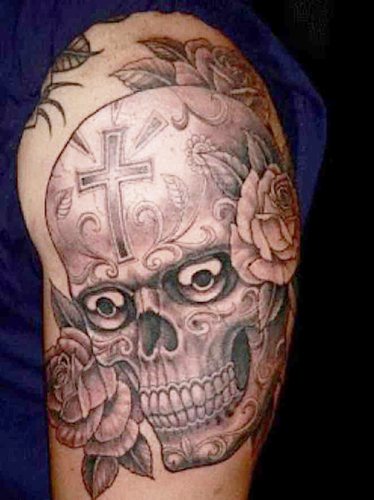 Tatouage du crâne. Ce que cela signifie pour les hommes, les filles, les croquis sur la main, le bras, l'épaule, l'avant-bras