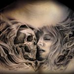 Photo d'un crâne tatoué