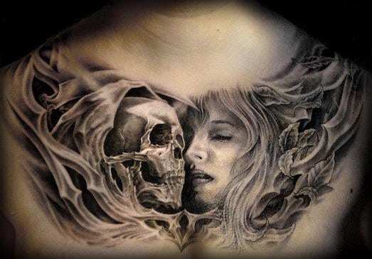 Photo d'un crâne tatoué