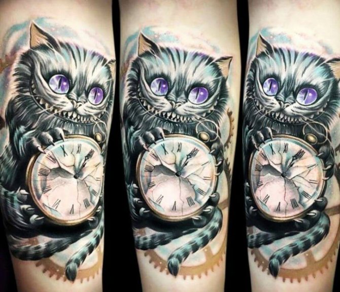 tatouer le chat du Cheshire sur son bras