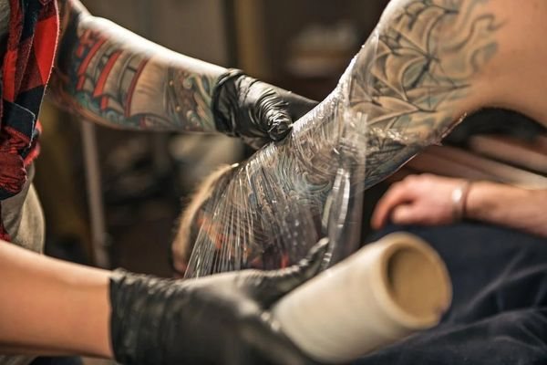Tatouage Chicago pour les filles. Signification, photo : manche, avant-bras, poignet, épaule