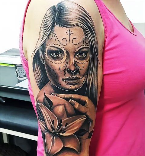 La fille tatouée est Chicano