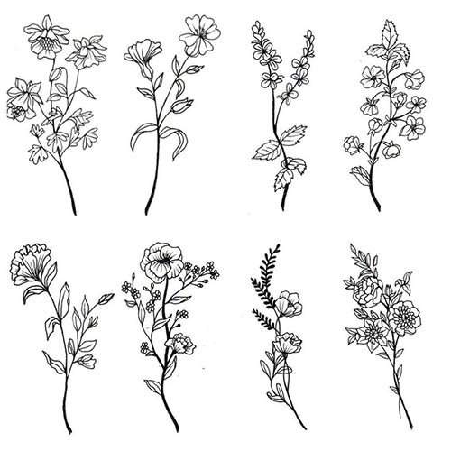 Tatouage de fleurs. Croquis en noir et blanc, colorés sur le bras, la clavicule, la jambe, la cuisse.