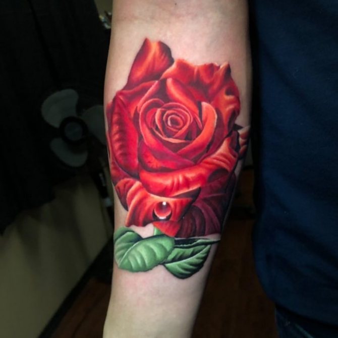 tatouer des fleurs sur sa jambe